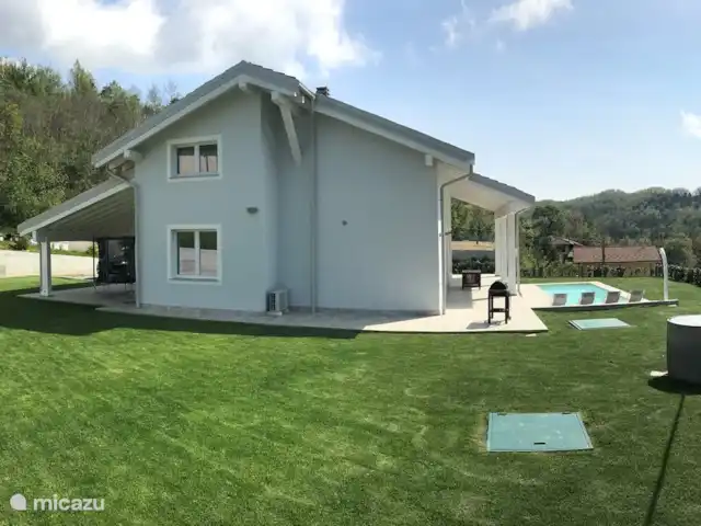 villa huren in Italië, Ligurië, Plodio – Ruime villa tussen zee en wijnstreek Huis met zwembad