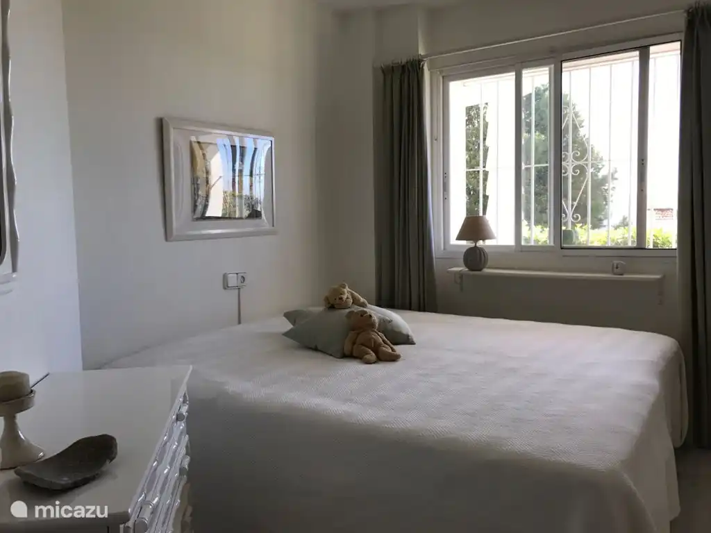 Este dormitorio tiene 2 camas individuales. Se pueden colocar separadas unas de otras o usarse como cama doble si se desea.