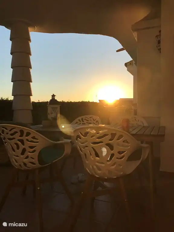 Desde la terraza se puede disfrutar de la puesta de sol.