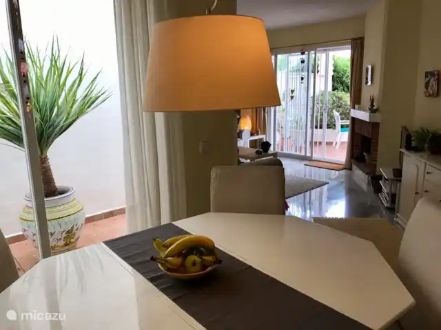 Cornisa, Vista Mar-Piscinas-Privacidad en España, Costa del Sol, Sitio de Calahonda - apartamento Nuestro apartamento es maravillosamente fresco y luminoso a través del patio. También hay aire acondicionado que también se puede usar como calefacción en los meses más fríos, que son casi inexistentes.