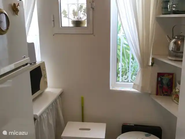 Cornisa, Vista Mar-Piscinas-Privacidad en España, Costa del Sol, Sitio de Calahonda - apartamento Además de frigorífico/congelador y microondas, también disponemos de lavadora. El detergente está presente y se puede usar.