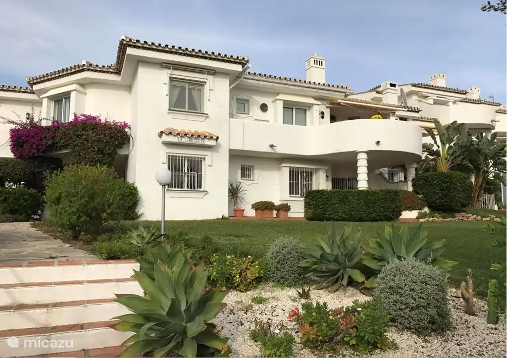 Nuestra casa est&#225; en la planta baja. Los vecinos de arriba no suelen estar presentes.