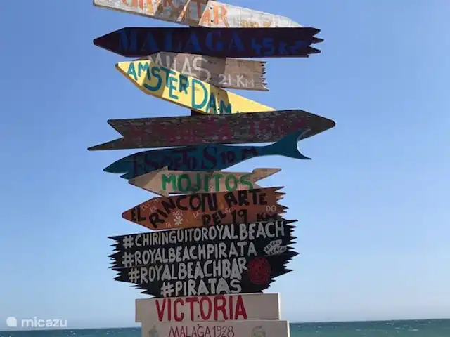 Cornisa, Vista Mar-Piscinas-Privacidad en España, Costa del Sol, Sitio de Calahonda - apartamento ¿Te gusta caminar junto al mar? En coche estás allí en 5 minutos. También puedes hacerlo a pie. A lo largo de la playa tienes kilómetros de pasarelas de madera.