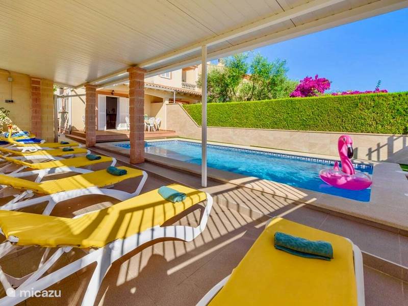 Vakantiehuis Spanje, Mallorca, Alcúdia Villa Familie Villa met groot zwembad