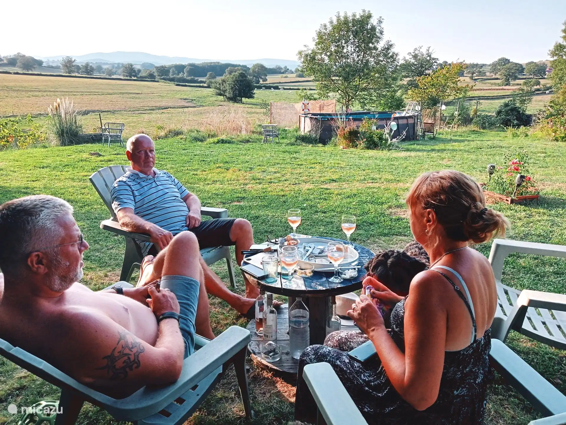 Gemütlicher Sitzplatz im Garten.