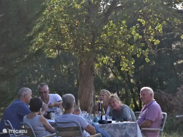 Les Coulisses du Morvan - Le Pavot huren in Frankrijk, Saône-et-Loire, La Chapelle-sous-Uchon - gîte / cottage Gezellig samen aan tafel
