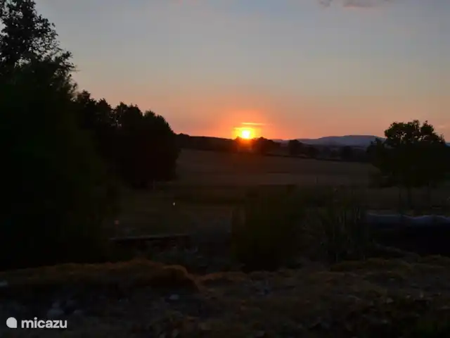 Les Coulisses du Morvan - Le Pavot huren in Frankrijk, Saône-et-Loire, La Chapelle-sous-Uchon - gîte / cottage Zonsondergang bij Les coulisses