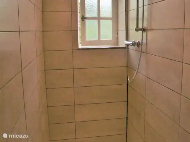 Les Coulisses du Morvan - Le Pavot huren in Frankrijk, Saône-et-Loire, La Chapelle-sous-Uchon - gîte / cottage Inloopdouche