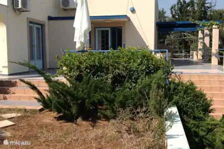 Vakantiehuis Griekenland, Kreta, Malia villa Villa Volakas aanzicht entree