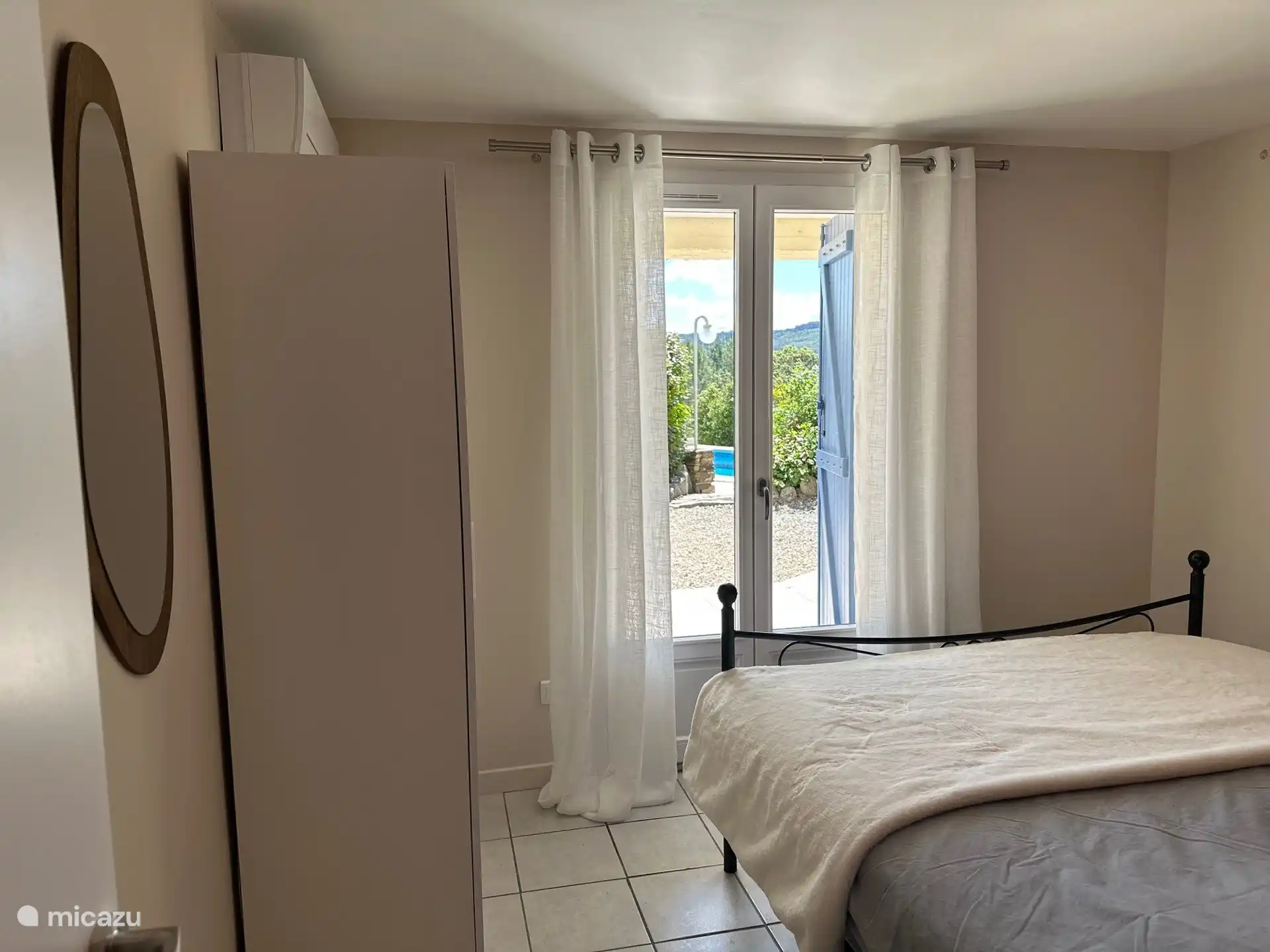Slaapkamer met 2-persoonsbed