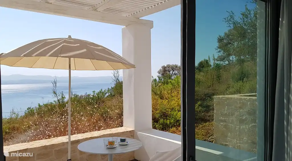 Privacy en rust op je eigen terras met zeezicht