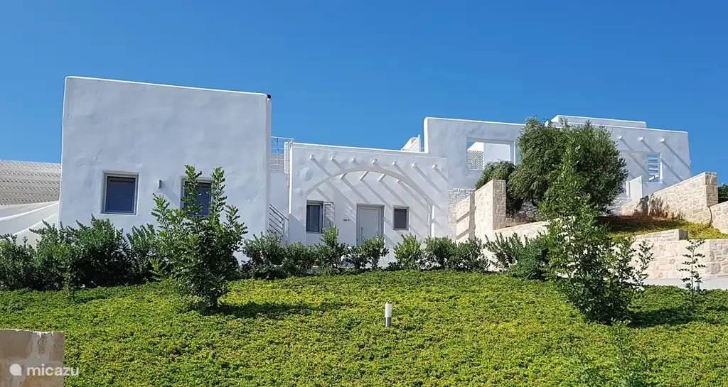 De studio heeft ieder een eigen parkeerplaats voor de deur