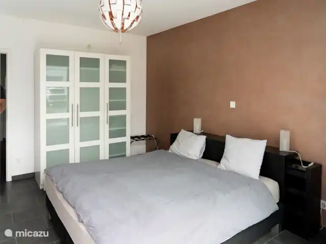 villa en Alemania, Hunsrück, Morbach – Villa Mosela Dormitorio de invitados 2 visto desde la puerta corredera de la terraza abierta