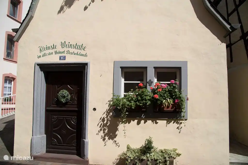 Kleinste  weinstube in de  oudste wijnstad van Duitsland, Neumagen Drohn aan de Moezel