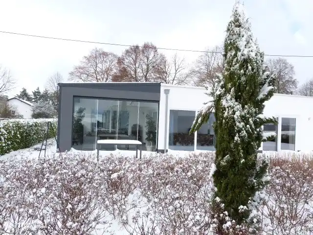 villa en Alemania, Hunsrück, Morbach – Villa Mosela Conservatorio del jardín en invierno.