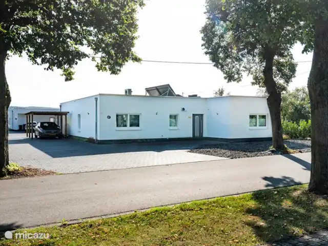 villa en Alemania, Hunsrück, Morbach – Villa Mosela La parte trasera de Villa mosel en la carretera de acceso muy hermosa.