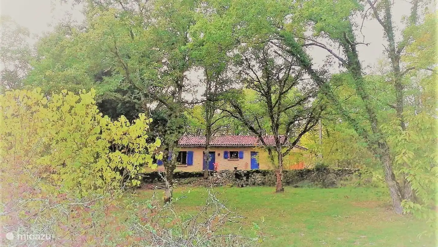 Cocooning cosy dans la petite maison de la réserve naturelle du Quercy, aux portes de la Dordogne