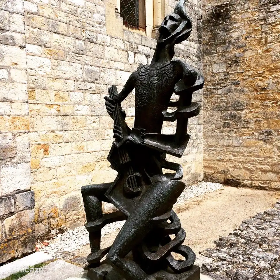 une statue d'Ossip Zadkine, à admirer aux Arques