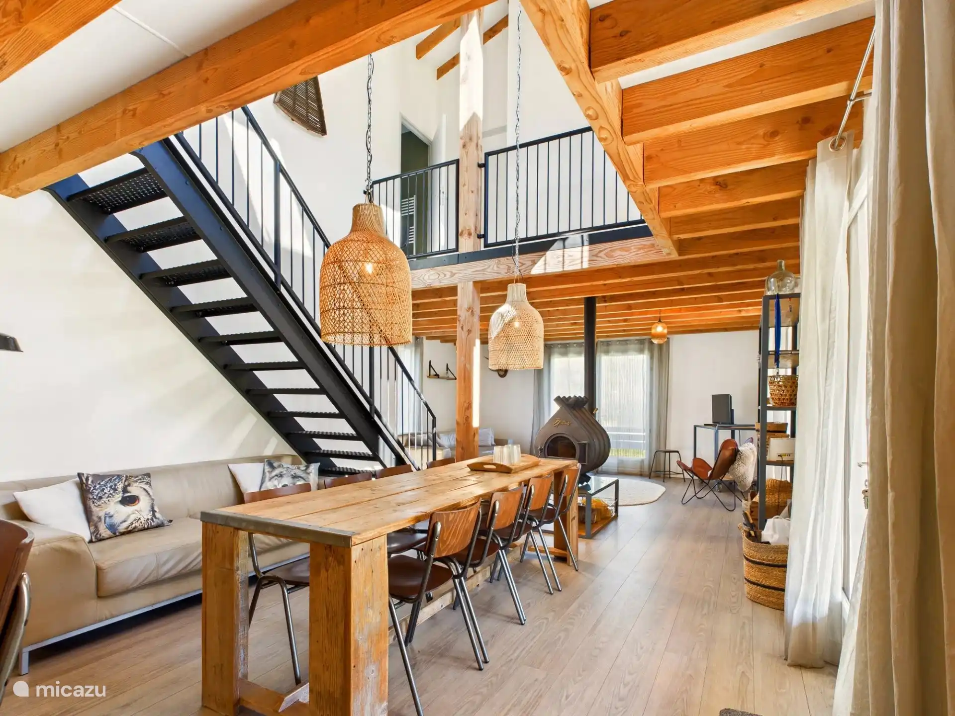 Des Amis - living room 