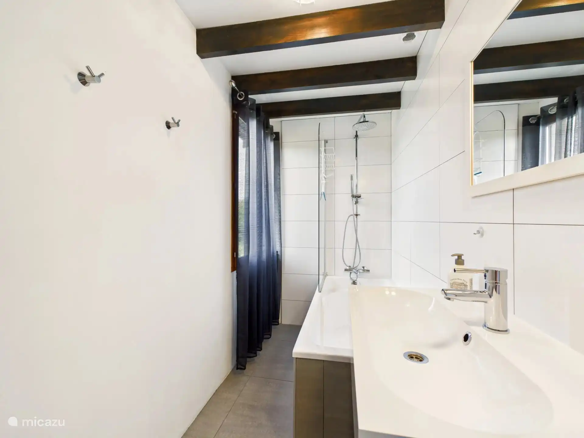 Le Voisin - bathroom 1