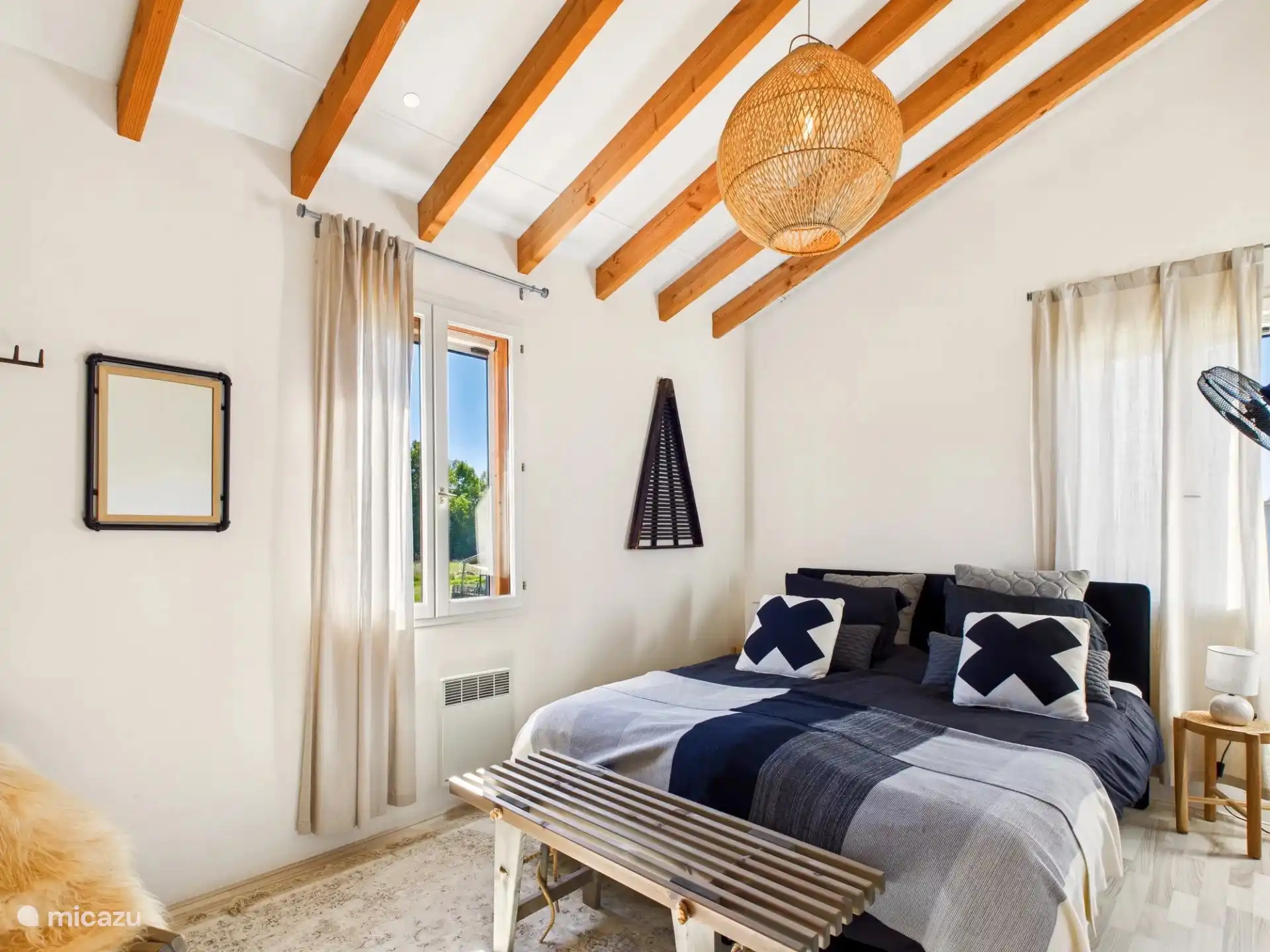 Des Amis - bedroom 1