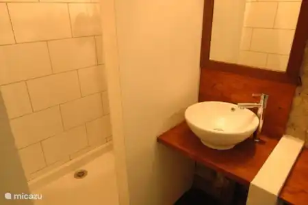 Vakantiehuis Frankrijk, Nièvre, Larochemillay gîte / cottage Maison Le Ruault badkamer