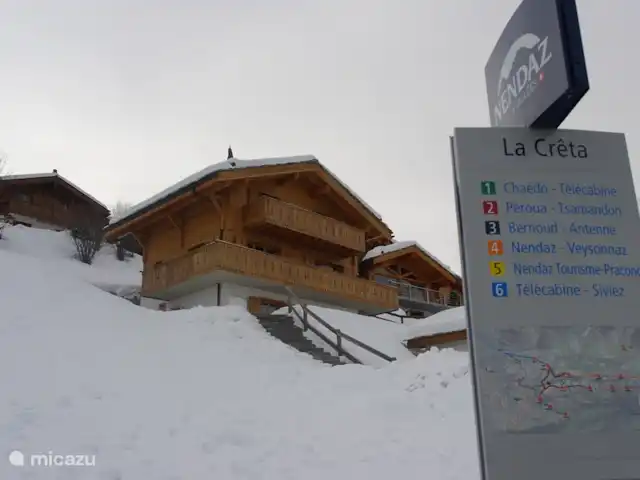 Chalet la Tirelire | Suisse, Valais, Haute-Nendaz - chalet Arrêt de bus de ski devant la porte!