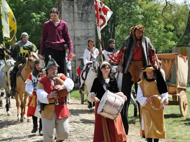 Maison des Cerises / Les Bergeries huren in Frankrijk, Allier, Saint-Bonnet-Tronçais - vakantiehuis Middeleeuwse festivals