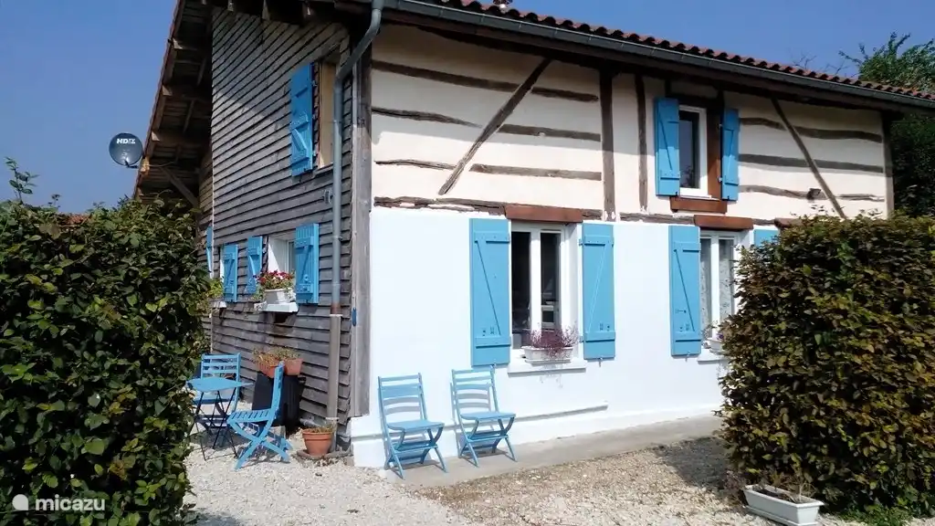  g&#238;te / cottage in Haute-Marne, France – Charm (Les Volets Bleus)