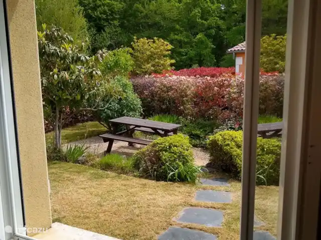 Location de Vacances France, Deux-Sèvres, Les Forges, maison de vacances - Villa Les Bois Senis Vue de la chambre sur la terrasse supplémentaire