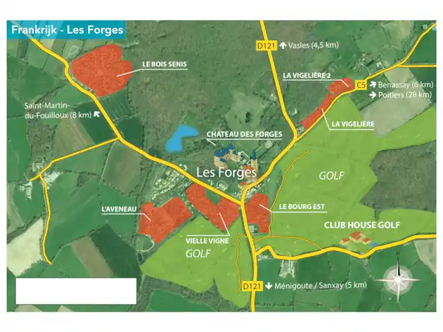 Location de Vacances France, Deux-Sèvres, Les Forges, maison de vacances - Villa Les Bois Senis Plan d'ensemble avec le parc de la villa, la position par rapport au château, aux autres villages et aux principaux golfs