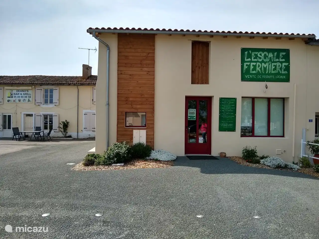 Magasin de produits régionaux où vous pourrez également vous procurer le pain à environ 900 mètres de notre maison