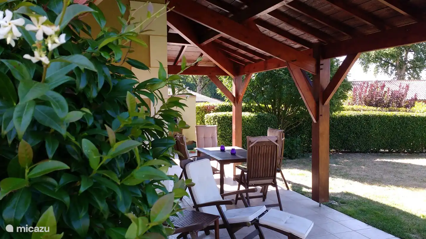 Grande terrasse couverte d'environ 60 m2