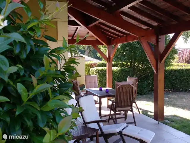 Location de Vacances France, Deux-Sèvres, Les Forges, maison de vacances - Villa Les Bois Senis Grande terrasse couverte d'environ 60 m2
