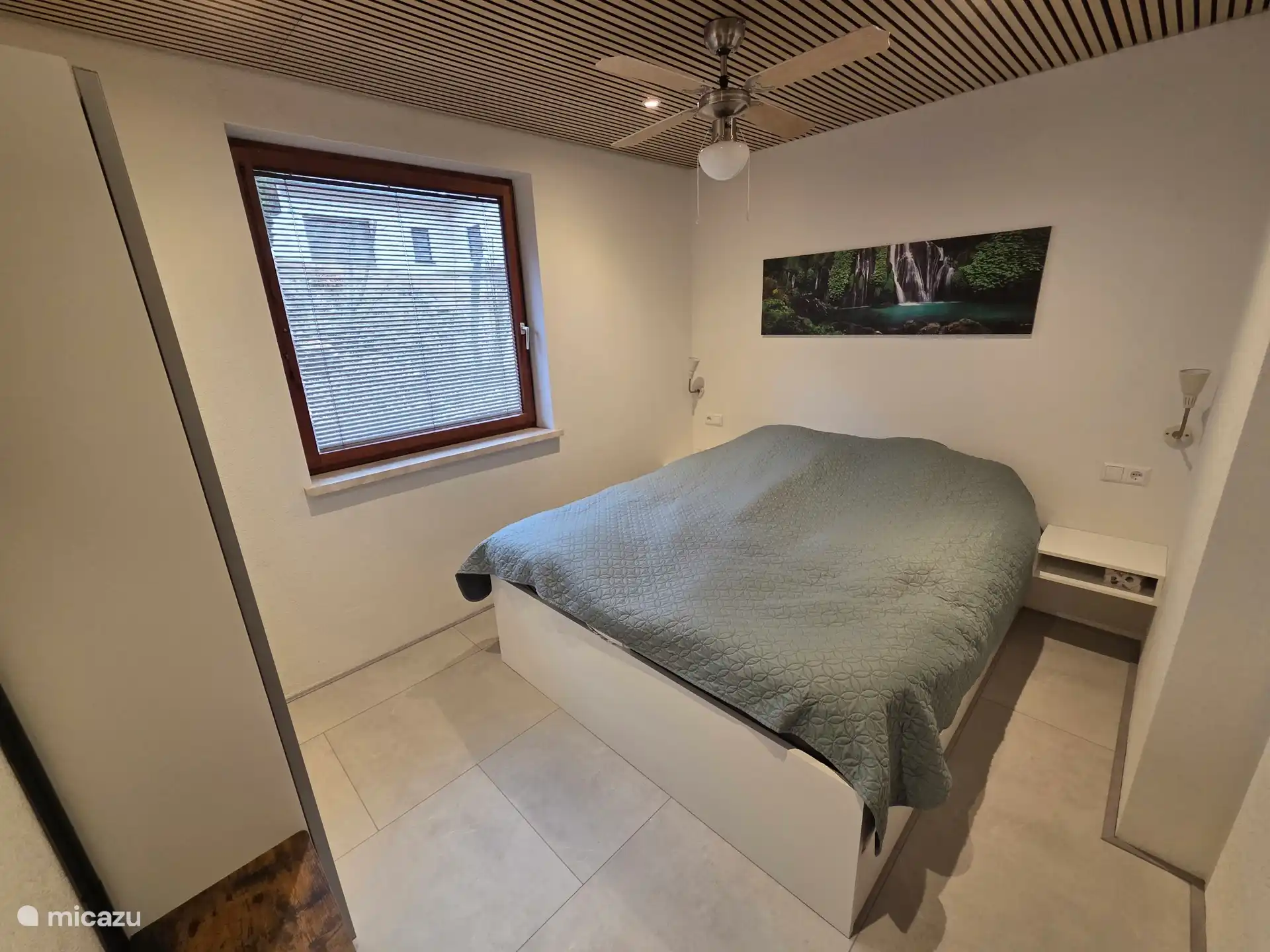 Slaapkamer 1 met 2-persoonsbed
160 x 200