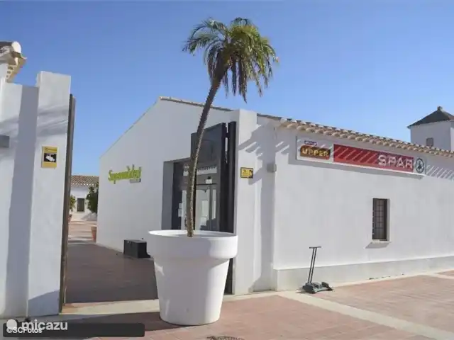 Calle Atlantico 108 1B Appartement huren in Spanje, Costa Cálida, Sucina - appartement SPAR supermarkt