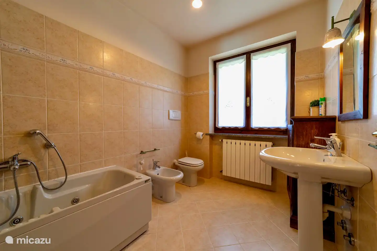 das Badezimmer im Erdgeschoss