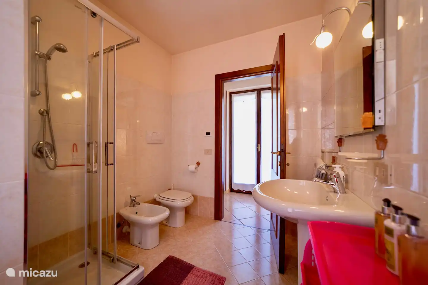 Das Badezimmer im 1. Stock