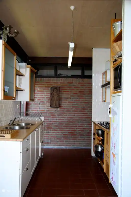 Voll ausgestattete Küche mit 6-Platten-Herd, Mikrowelle, Nespresso-Maschine, Geschirrspüler