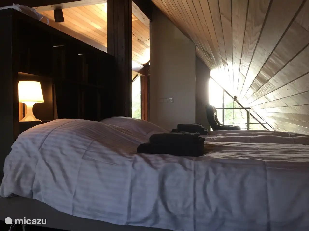 Schlafboden auf halboffenem Dachboden (4 Personen)