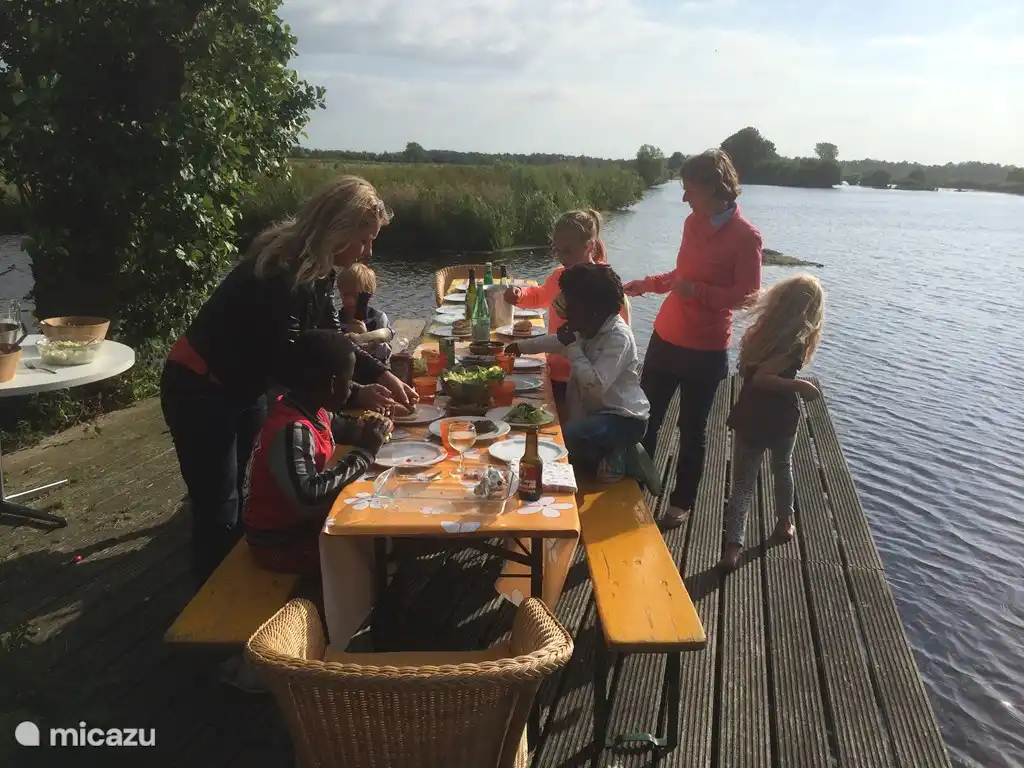 Frühstück, Mittag- oder Abendessen am großen Steg