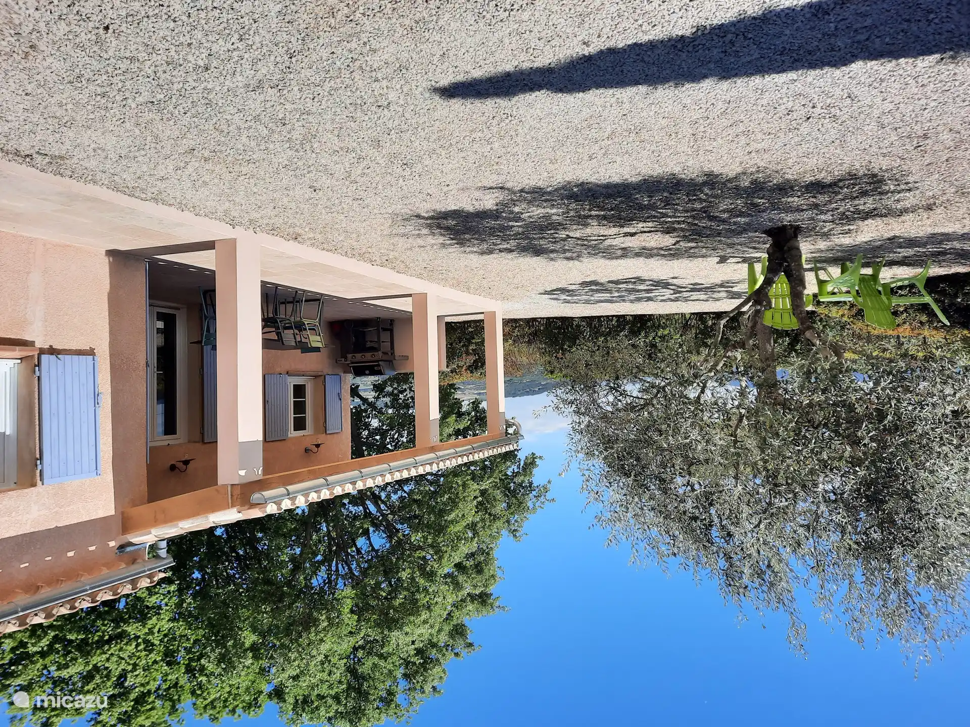 Die neue Terrasse bietet viel Wohnraum und mehr Schatten