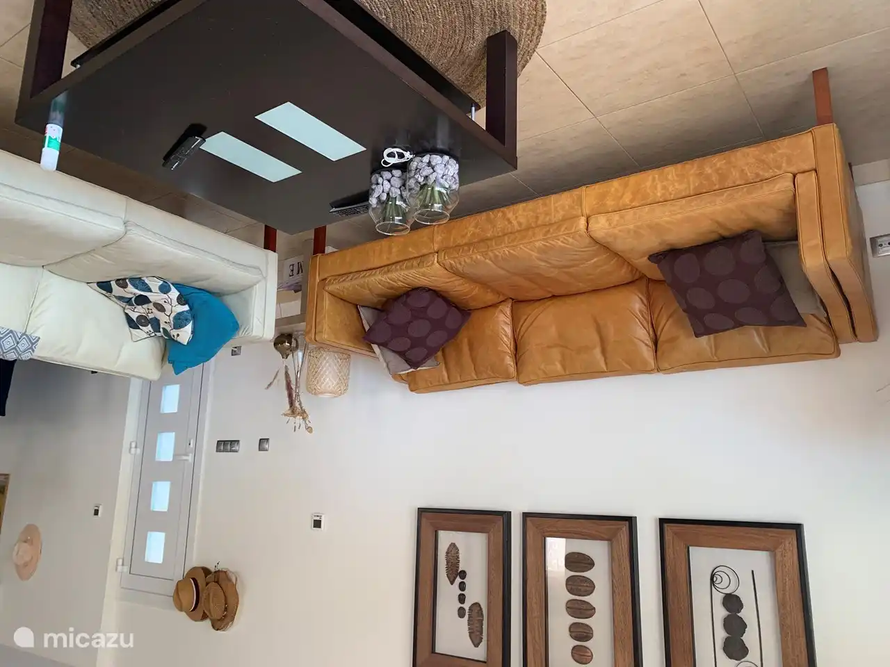 Wohn-/Esszimmer, kürzlich neue Möbel (Ledersofas),