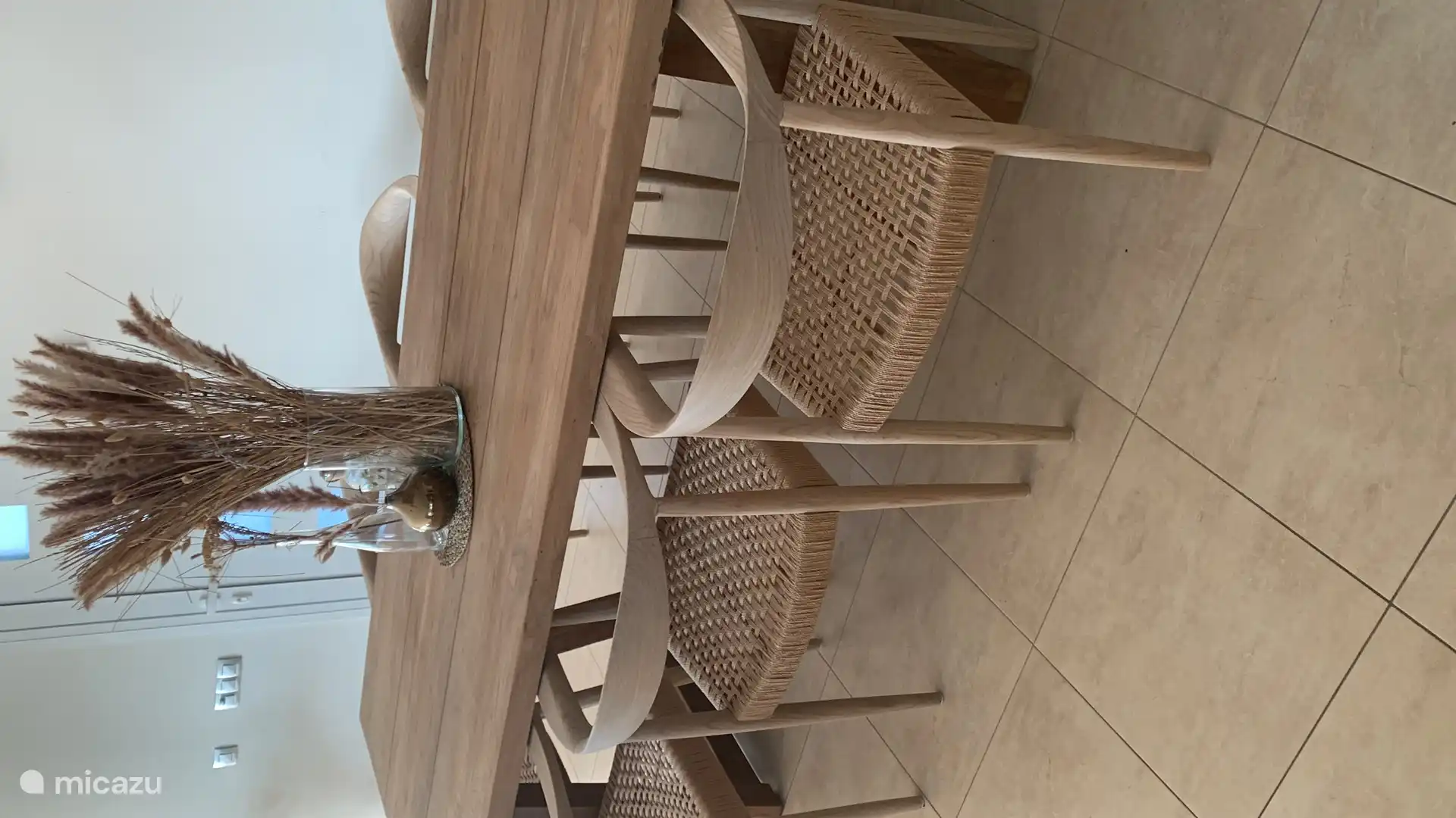 Esstisch mit 8 Stühlen 