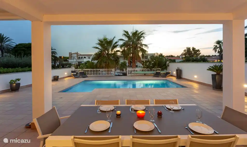 Villa Ebre + Schwimmbad + eigener Liegeplatz in Spanien, Costa Brava, Empuriabrava - villa