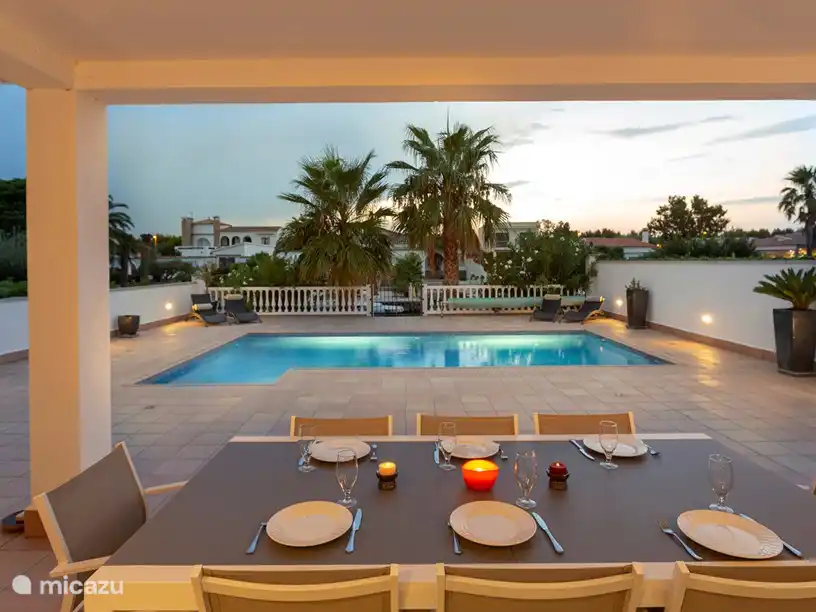 Villa Villa Ebre +zwembad+eigen ligplaats in Empuriabrava