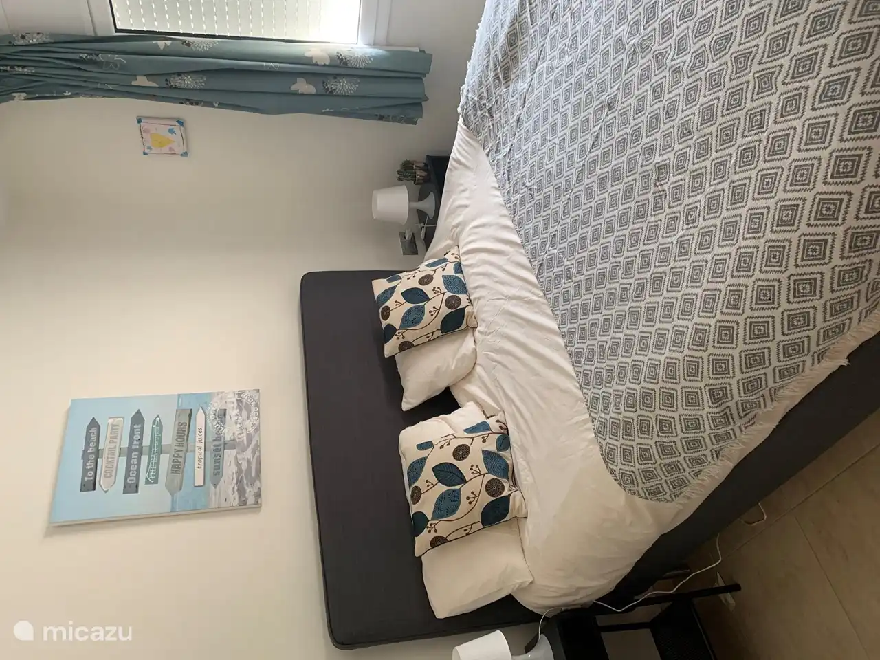 Schlafzimmer im Erdgeschoss, Doppelbett, hat ein separates Badezimmer, also schön mit Gästen 