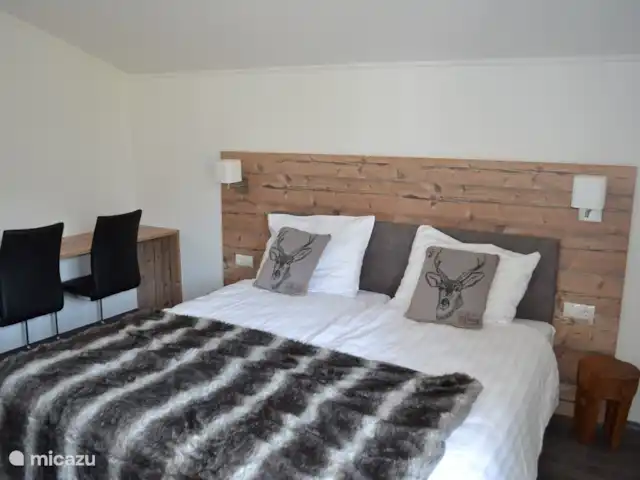 Chalet Hochsonnberg huren in Oostenrijk, Salzburgerland, Walchen (gemeente Piesendorf) - vakantiehuis Slaapkamer boven, met tweepersoons bedspring.