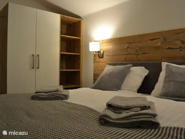 Chalet Hochsonnberg huren in Oostenrijk, Salzburgerland, Walchen (gemeente Piesendorf) - vakantiehuis Slaapkamer boven met tweepersoons bedspring.