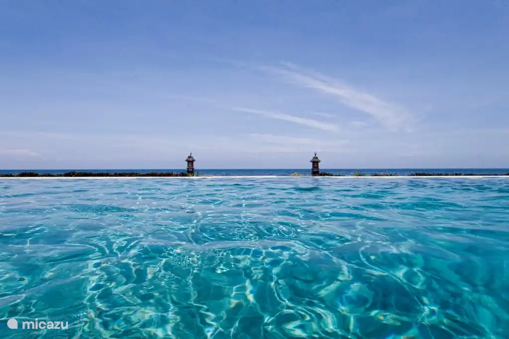 vista desde la piscina (infinito)
